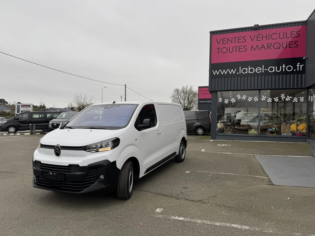 CITROEN Jumpy M 2.0 BlueHDi - 145 S&S - BV EAT8 III FOURGON . PHASE 2 - فان: صورة 1 CITROEN Jumpy M 2.0 BlueHDi - 145 S&S - BV EAT8 III FOURGON . PHASE 2 - فان: صورة 1