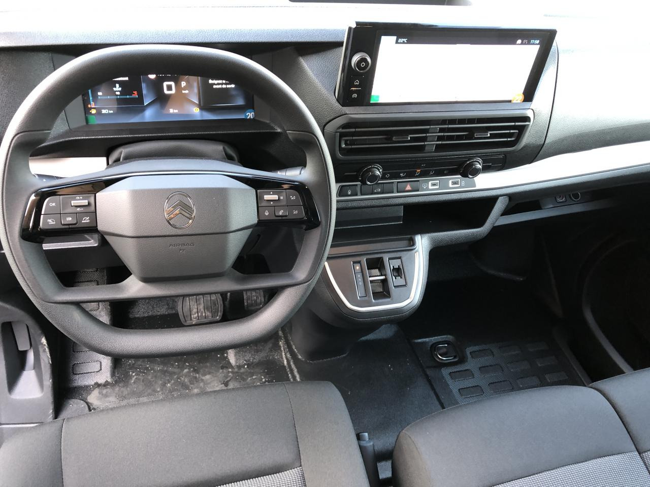 CITROEN Jumpy M 2.0 BlueHDi - 180 S&S - BV EAT8 III FOURGON . PHASE 2 - فان: صورة 4 CITROEN Jumpy M 2.0 BlueHDi - 180 S&S - BV EAT8 III FOURGON . PHASE 2 - فان: صورة 4