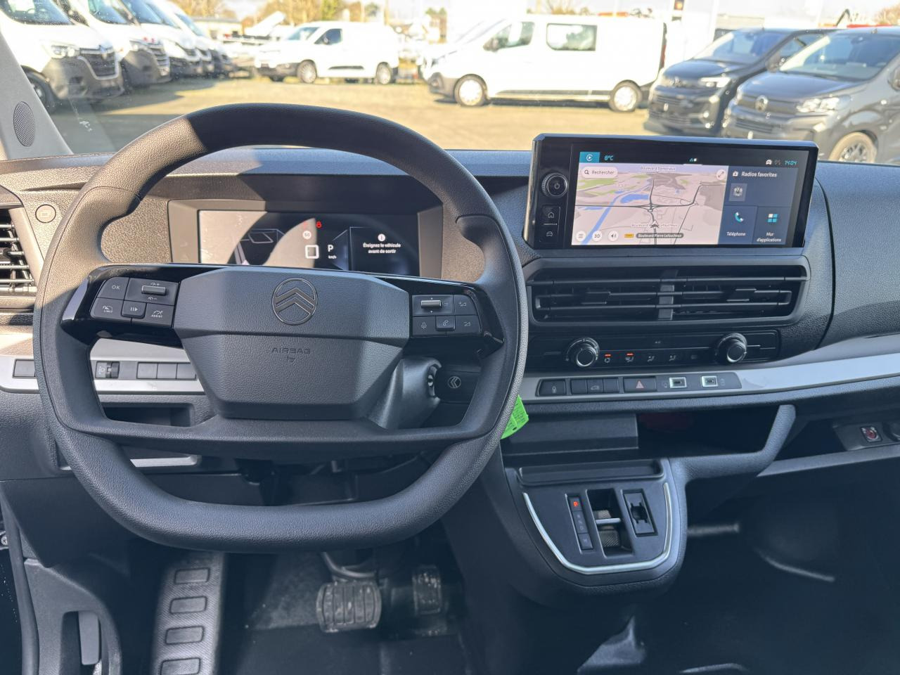 CITROEN Jumpy M 2.0 BlueHDi - 180 S&S - BV EAT8 III FOURGON . PHASE 2 - فان: صورة 4 CITROEN Jumpy M 2.0 BlueHDi - 180 S&S - BV EAT8 III FOURGON . PHASE 2 - فان: صورة 4