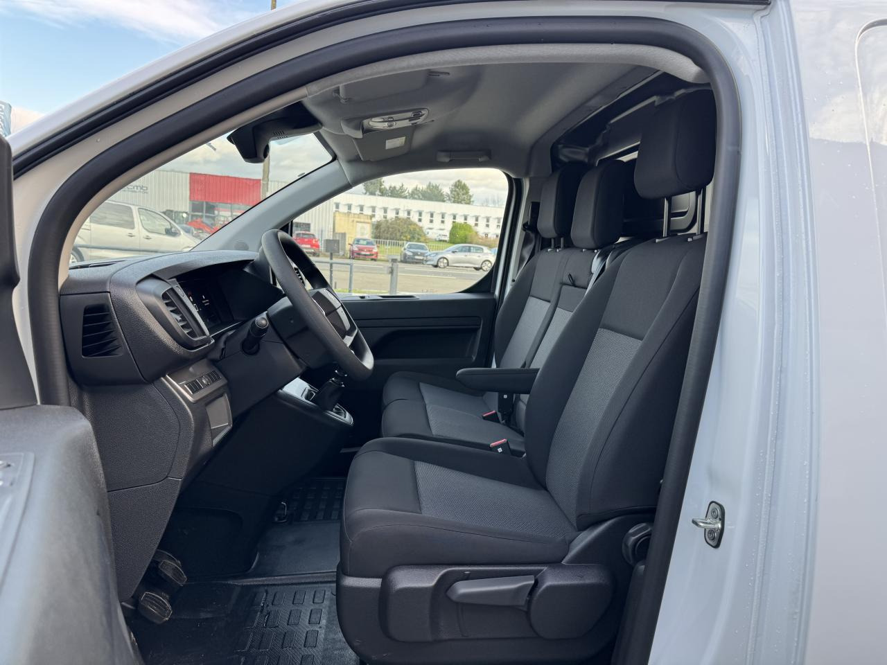 CITROEN Jumpy XL 2.0 BlueHDi - 145 S&S - BVM III FOURGON . PHASE 2 - فان: صورة 5 CITROEN Jumpy XL 2.0 BlueHDi - 145 S&S - BVM III FOURGON . PHASE 2 - فان: صورة 5