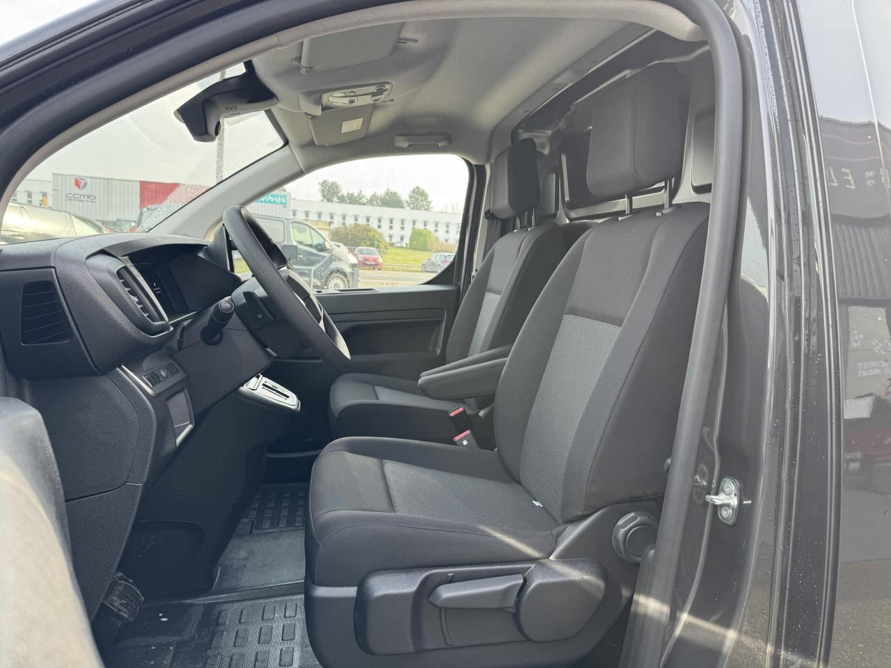 Citroen Jumpy M 2.0 BlueHDi 180CH EAT8 PACK LOOK - فان المدمجة: صورة 5 Citroen Jumpy M 2.0 BlueHDi 180CH EAT8 PACK LOOK - فان المدمجة: صورة 5