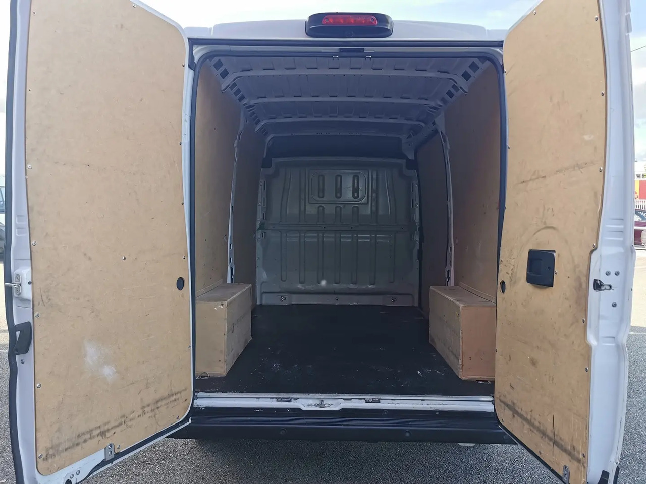 Fiat Ducato 3.3 MH2 2.3 MULTIJET 130CH PACK PRO NAV - فان: صورة 3 Fiat Ducato 3.3 MH2 2.3 MULTIJET 130CH PACK PRO NAV - فان: صورة 3