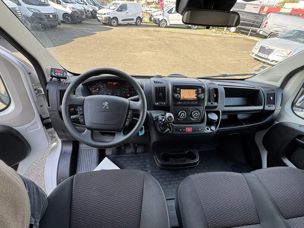 Fiat Ducato CCB 3.5 MAXI HD M 2.3 MULTIJET 130CH BUSINESS - شاحنة بصندوق مغلق: صورة 4 Fiat Ducato CCB 3.5 MAXI HD M 2.3 MULTIJET 130CH BUSINESS - شاحنة بصندوق مغلق: صورة 4
