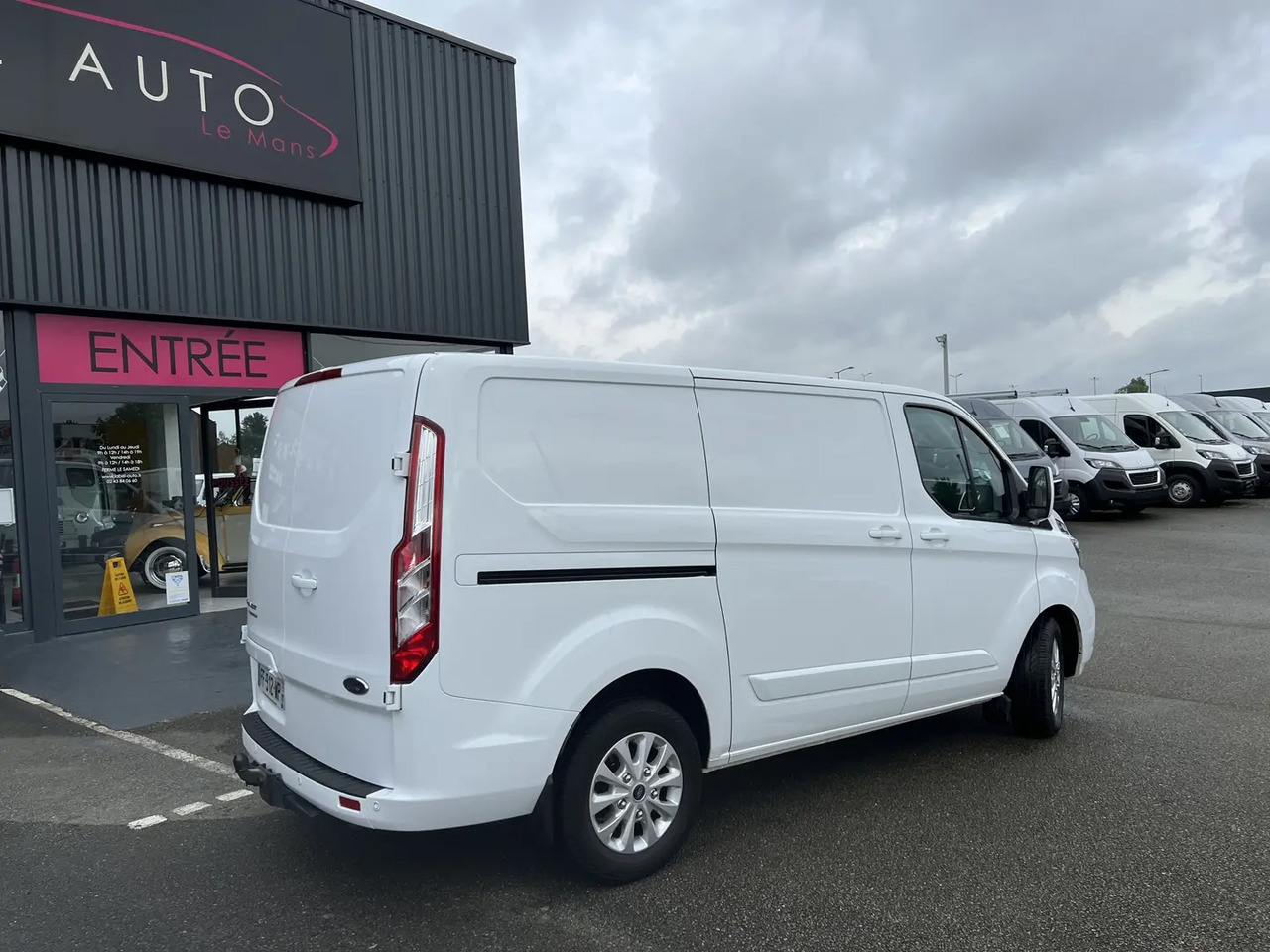 Ford Transit Custom 300 L1H1 2.0 ECOBLUE 130 S&S LIMITED BVA6 - فان: صورة 4 Ford Transit Custom 300 L1H1 2.0 ECOBLUE 130 S&S LIMITED BVA6 - فان: صورة 4
