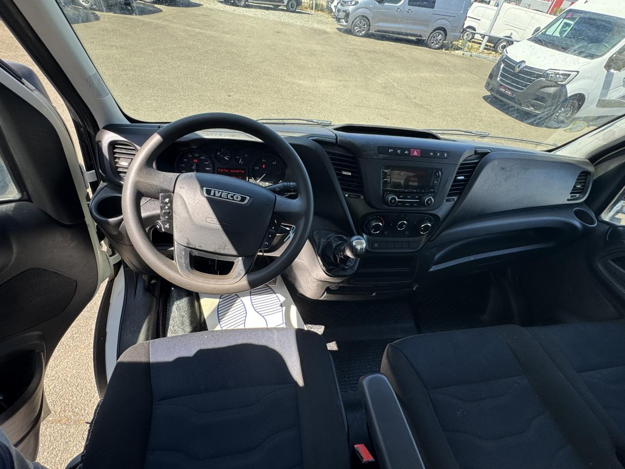 IVECO Daily 35 C 14 S&S (Quad-Leaf) CHASSIS CABINE 2014 35C/35S Chassis cabine 35 C Epmt.3.45 PHASE 3 - قلاب صغير: صورة 4 IVECO Daily 35 C 14 S&S (Quad-Leaf) CHASSIS CABINE 2014 35C/35S Chassis cabine 35 C Epmt.3.45 PHASE 3 - قلاب صغير: صورة 4