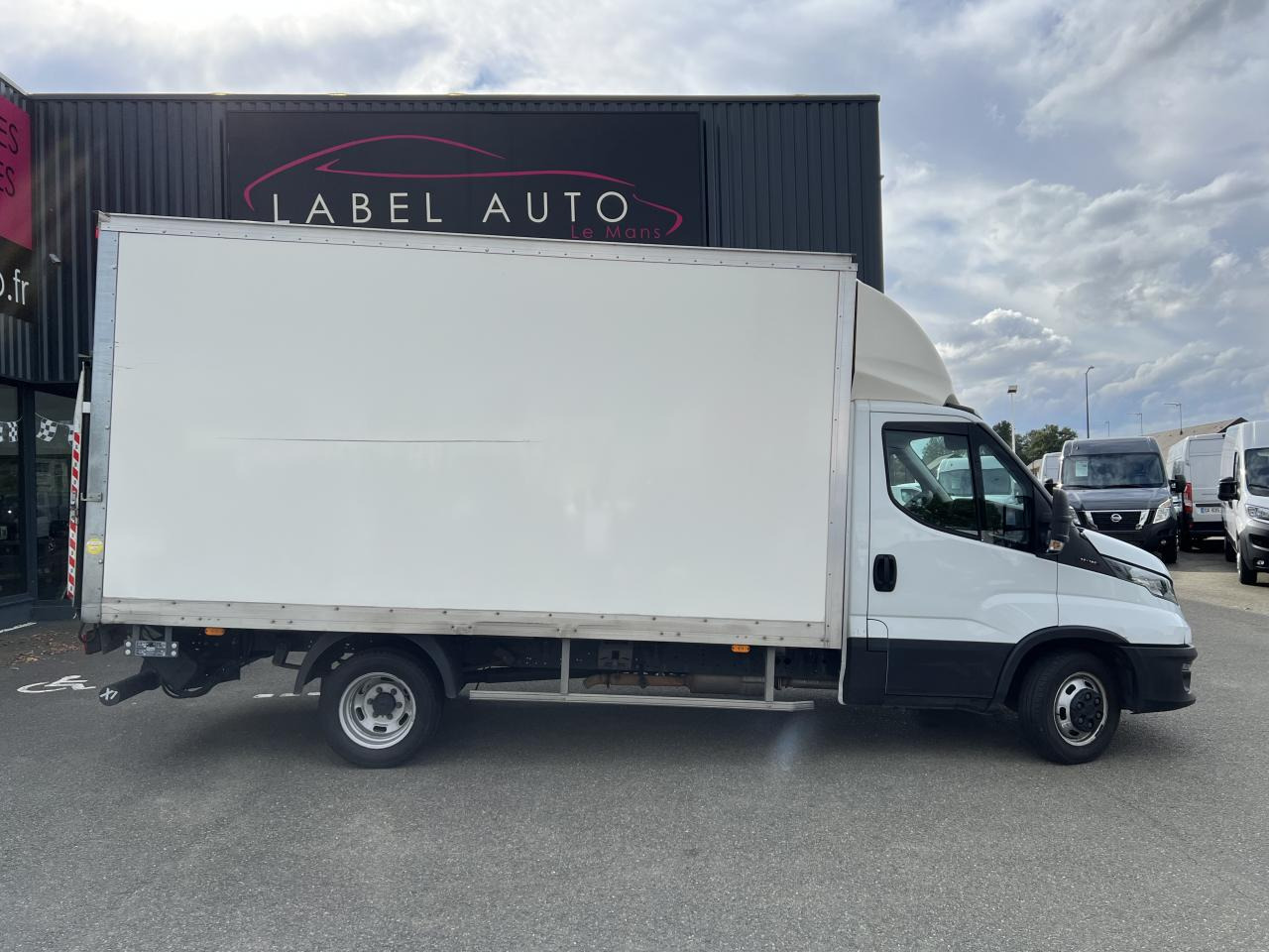 IVECO Daily 35 C 16 S&S (Quad-Leaf) CHASSIS CABINE 2014 35C/35S Chassis cabine 35 C Epmt.4.1 PHASE 4 - شاحنة بصندوق مغلق: صورة 1 IVECO Daily 35 C 16 S&S (Quad-Leaf) CHASSIS CABINE 2014 35C/35S Chassis cabine 35 C Epmt.4.1 PHASE 4 - شاحنة بصندوق مغلق: صورة 1