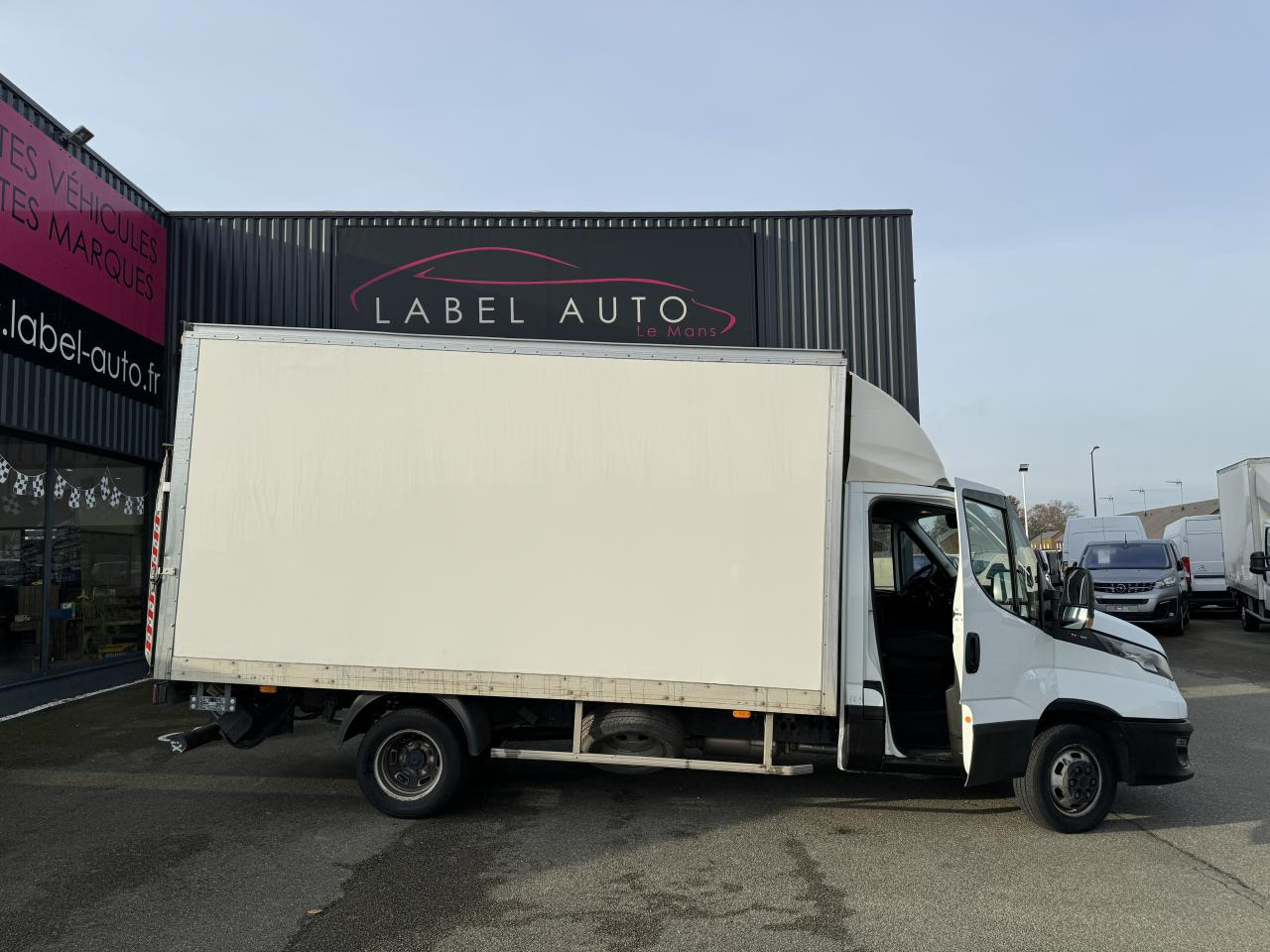 IVECO Daily 35 C 16H3.0 - BV Hi-Matic (Quad-Tor) CHASSIS CABINE 2014 35C/35S Chassis cabine 35 C Epmt.4.1 - شاحنة بصندوق مغلق: صورة 1 IVECO Daily 35 C 16H3.0 - BV Hi-Matic (Quad-Tor) CHASSIS CABINE 2014 35C/35S Chassis cabine 35 C Epmt.4.1 - شاحنة بصندوق مغلق: صورة 1