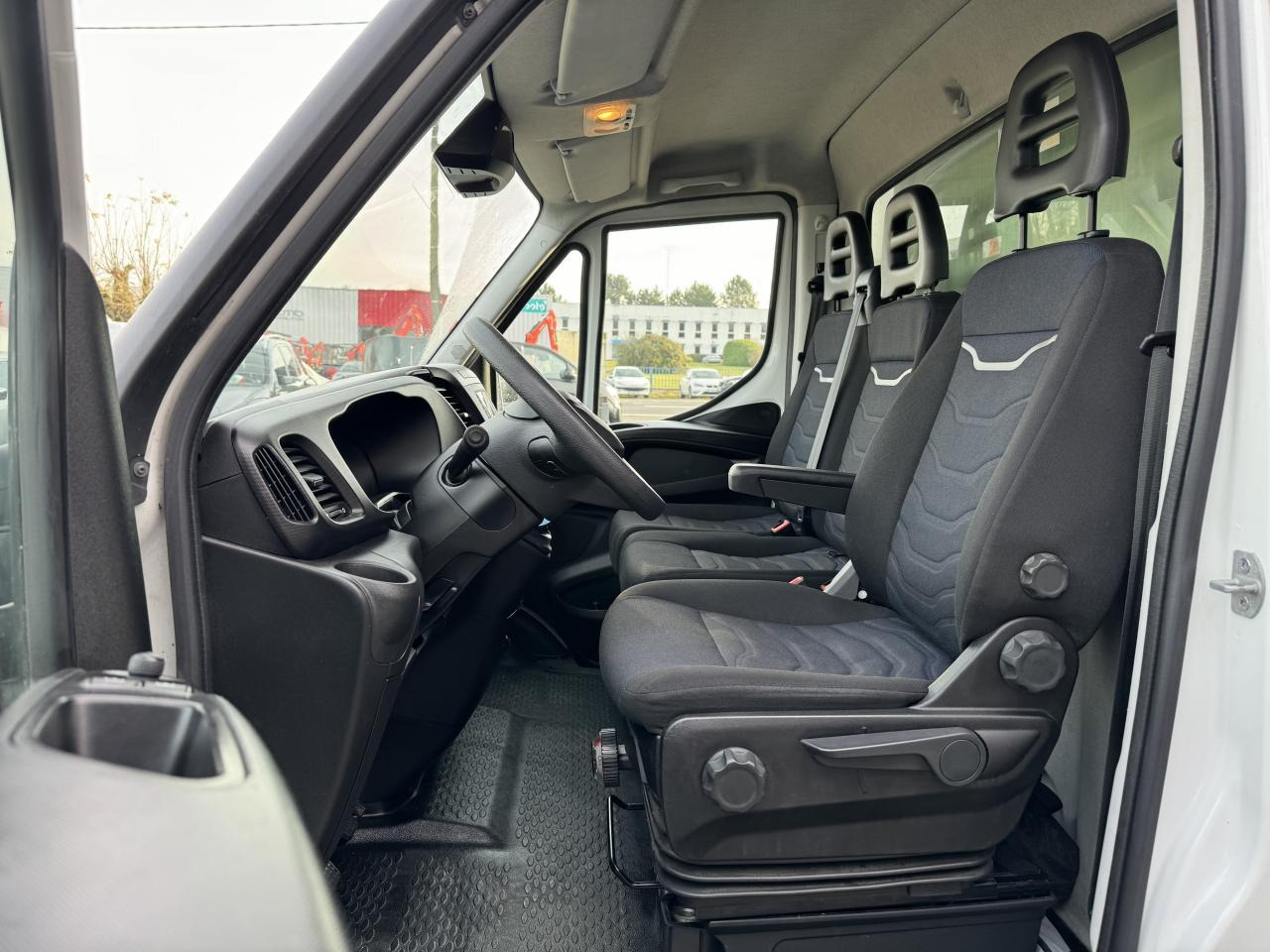 IVECO Daily 35C16 CAISSE HAYON 20M3 RJ 3.0L 160CH - شاحنة بصندوق مغلق: صورة 5 IVECO Daily 35C16 CAISSE HAYON 20M3 RJ 3.0L 160CH - شاحنة بصندوق مغلق: صورة 5