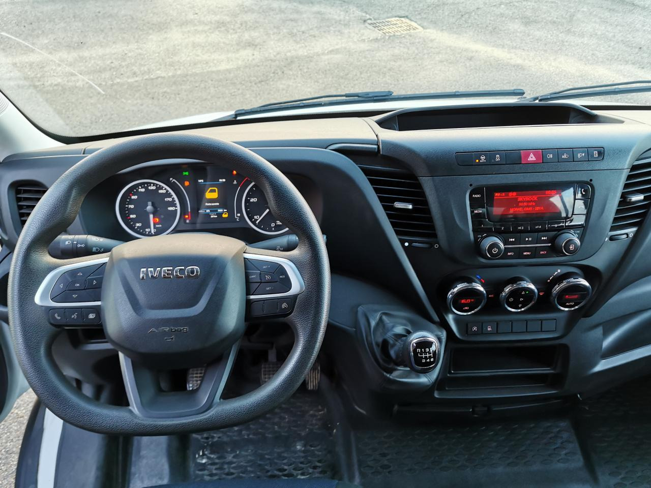 IVECO daily 35C14 BENNE COFFRE DOUBLE CABINE 6 places - قلاب صغير: صورة 4 IVECO daily 35C14 BENNE COFFRE DOUBLE CABINE 6 places - قلاب صغير: صورة 4