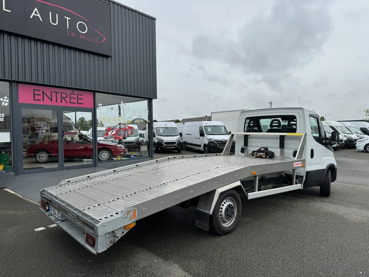 Iveco Daily 35S16H3.0 EMPATTEMENT 4100 - شاحنة سحب: صورة 5 Iveco Daily 35S16H3.0 EMPATTEMENT 4100 - شاحنة سحب: صورة 5