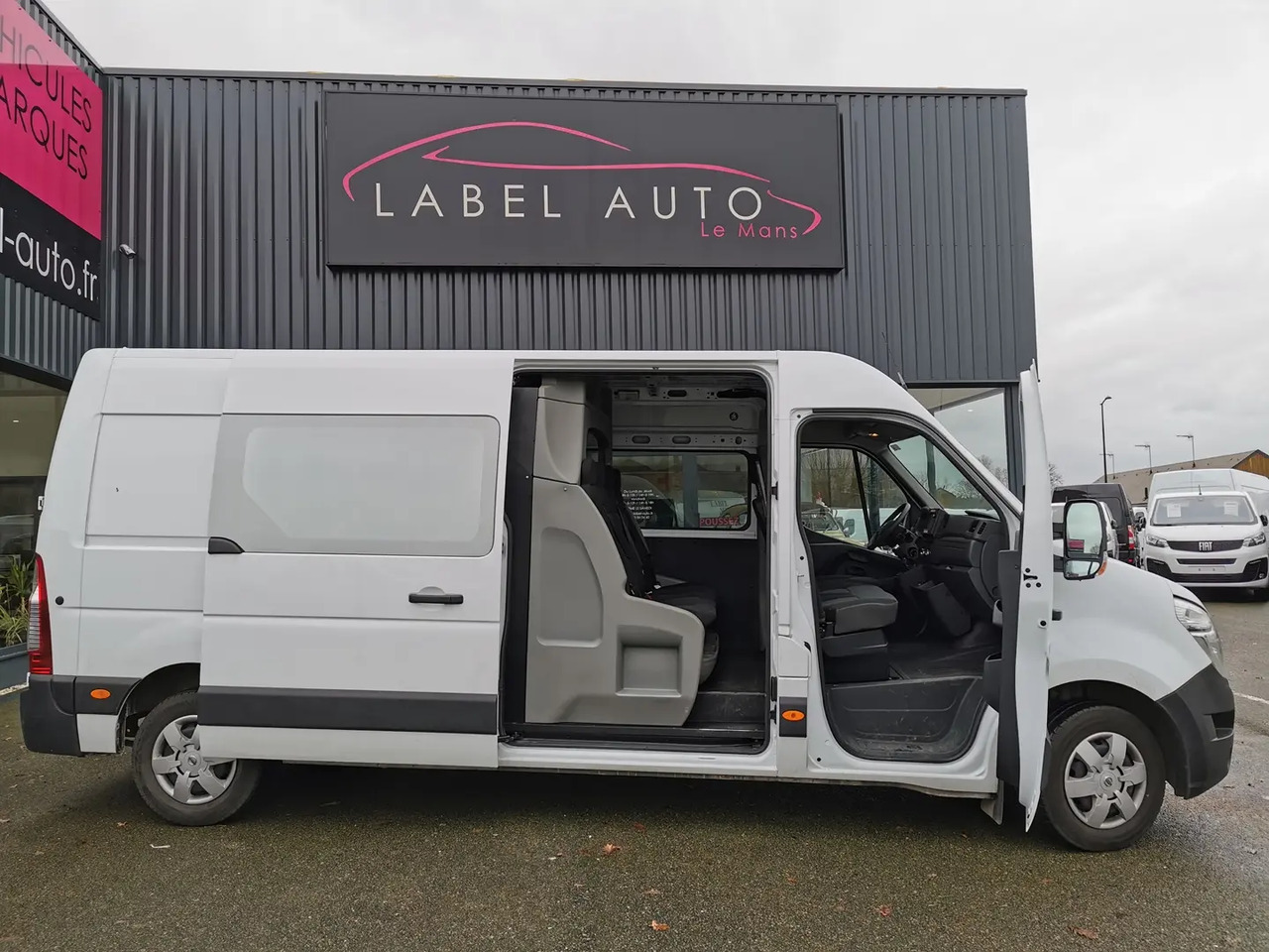 Nissan Interstar L2H2 3T5 2.3 DCI 135CH N-CONNECTA CAB APPRO - الشاحنات الصغيرة كابينة مزدوجة: صورة 1 Nissan Interstar L2H2 3T5 2.3 DCI 135CH N-CONNECTA CAB APPRO - الشاحنات الصغيرة كابينة مزدوجة: صورة 1
