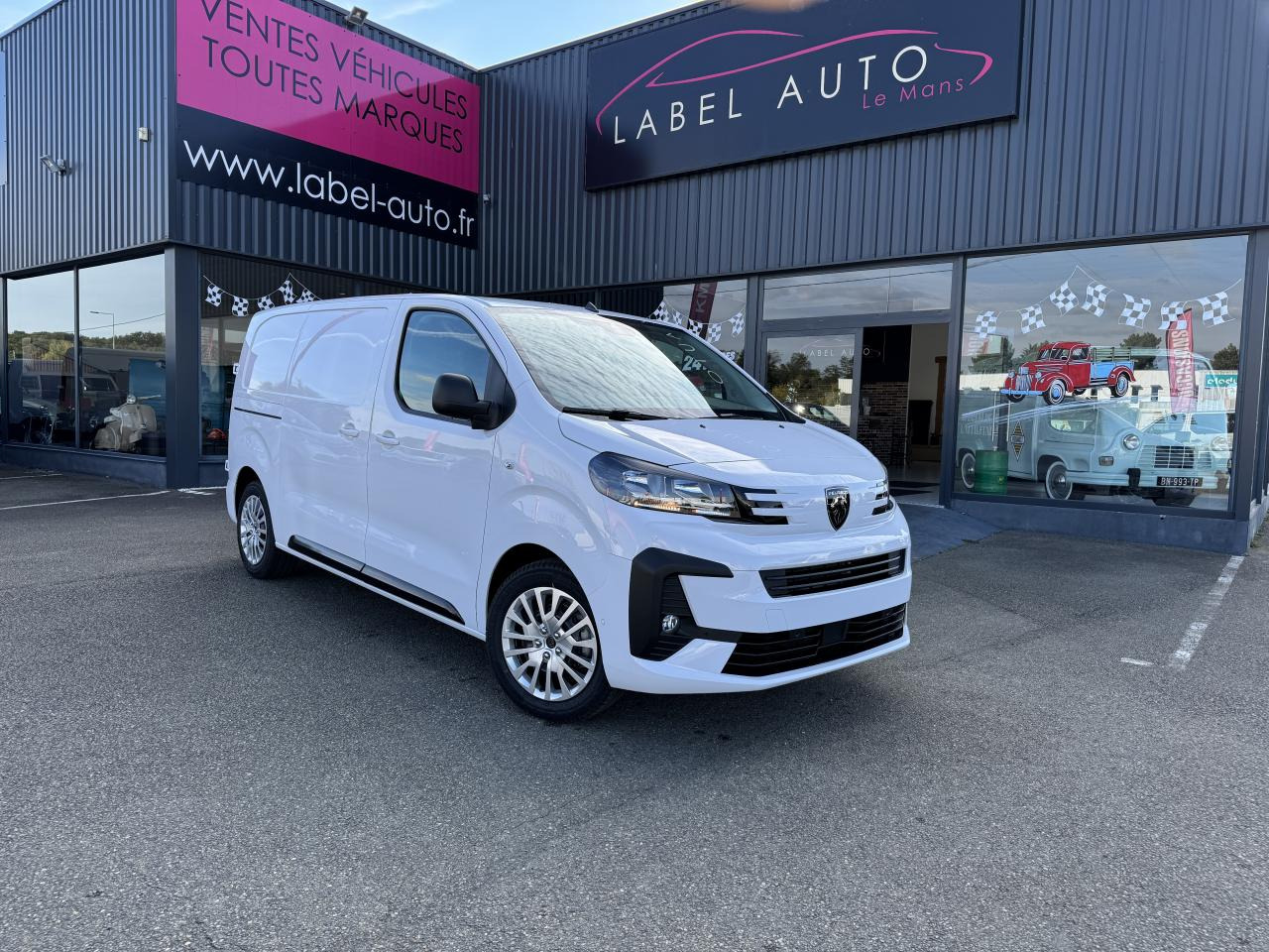 PEUGEOT Expert M 2.0 BlueHDi - 145 S&S - BV EAT8 III FOURGON Fourgon PHASE 2 - فان: صورة 1 PEUGEOT Expert M 2.0 BlueHDi - 145 S&S - BV EAT8 III FOURGON Fourgon PHASE 2 - فان: صورة 1