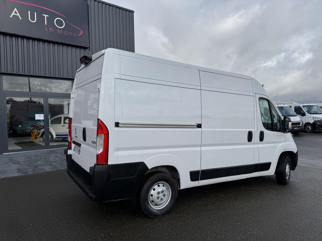 Peugeot Boxer 333 L2H2 2.2 BLUEHDI S&S 140CH ASPHALT - فان: صورة 5 Peugeot Boxer 333 L2H2 2.2 BLUEHDI S&S 140CH ASPHALT - فان: صورة 5