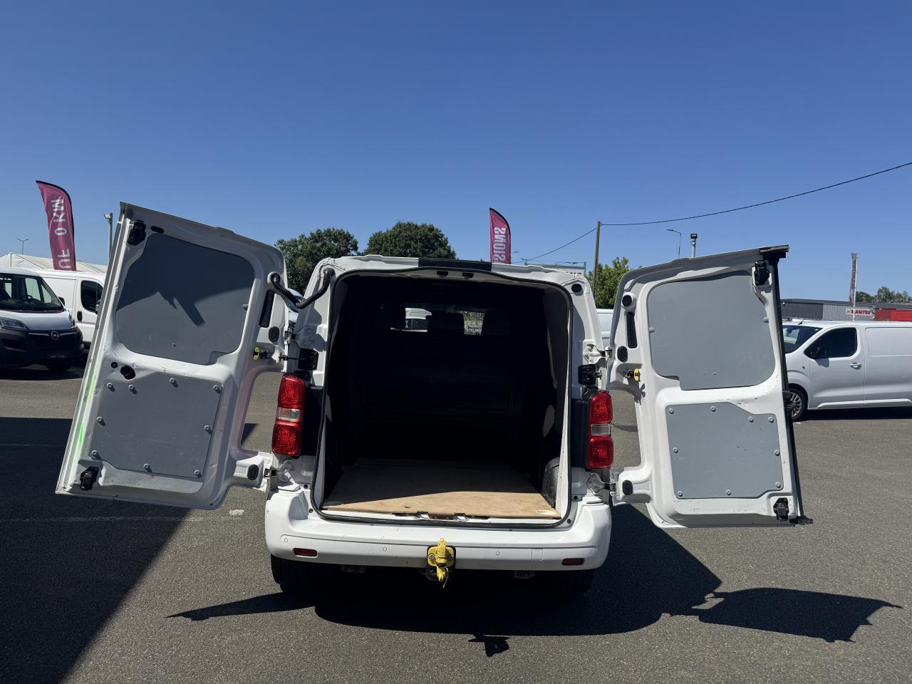 Peugeot Expert Standard 2.0 BlueHDI 150 S&S CABINE APPROFONDIE 6 PLACES - الشاحنات الصغيرة كابينة مزدوجة: صورة 2 Peugeot Expert Standard 2.0 BlueHDI 150 S&S CABINE APPROFONDIE 6 PLACES - الشاحنات الصغيرة كابينة مزدوجة: صورة 2