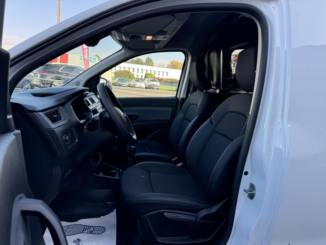 RENAULT EXPRESS 1.5 DCI 95CH CONFORT - فان: صورة 4 RENAULT EXPRESS 1.5 DCI 95CH CONFORT - فان: صورة 4