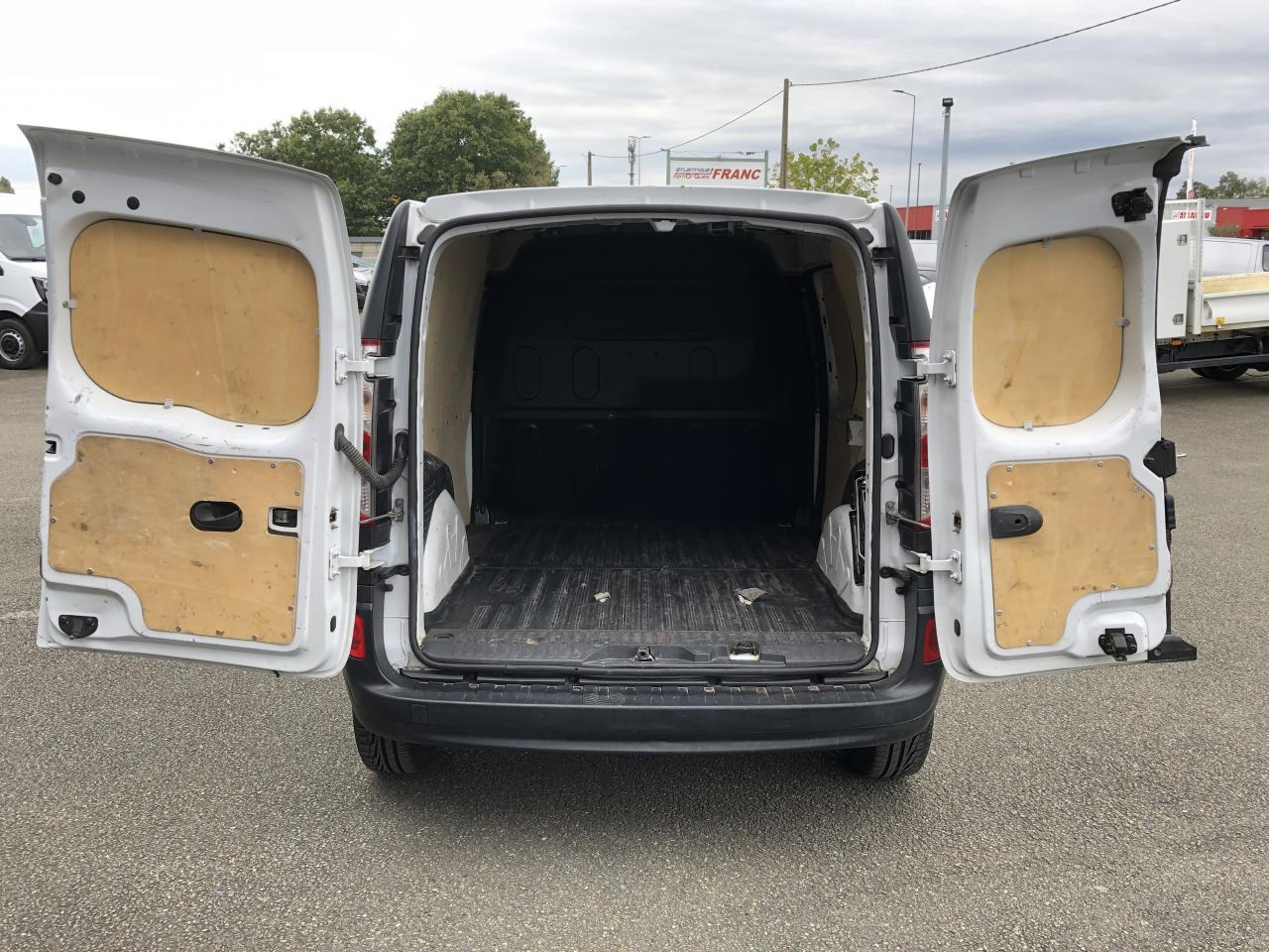 RENAULT KANGOO 1.5 DCI 80CH CONFORT - فان: صورة 3 RENAULT KANGOO 1.5 DCI 80CH CONFORT - فان: صورة 3