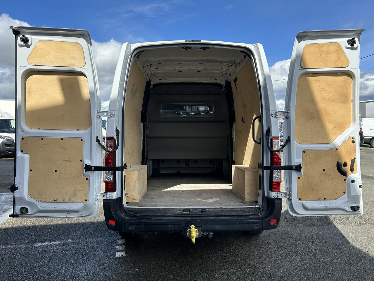 RENAULT Master Confort F3500 L3H2 2.3 dCi - 135 III CABINE APPROFONDIE Cabine approfondie L3H2 Traction PHA - فان: صورة 4 RENAULT Master Confort F3500 L3H2 2.3 dCi - 135 III CABINE APPROFONDIE Cabine approfondie L3H2 Traction PHA - فان: صورة 4