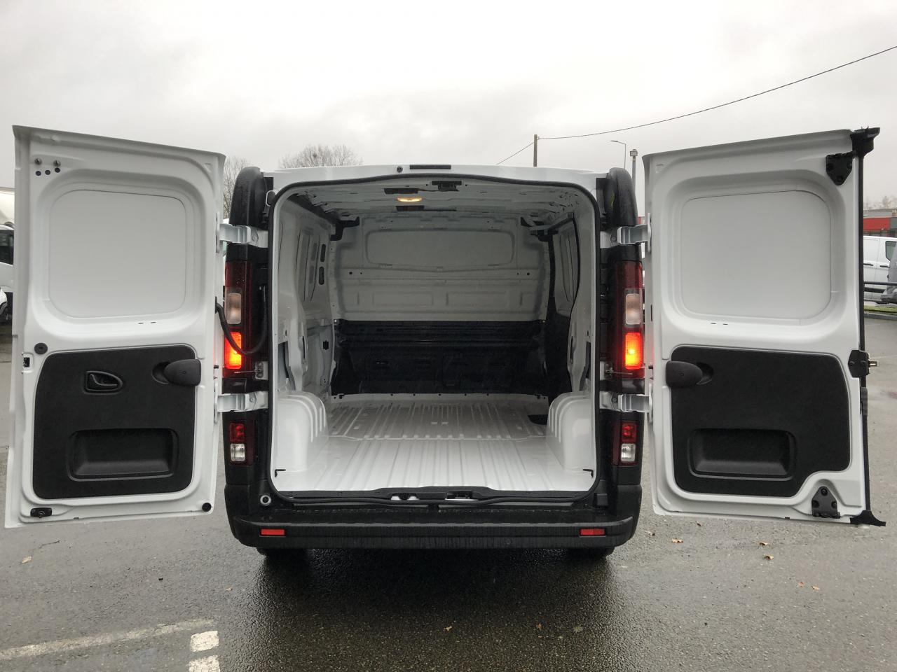 RENAULT Trafic L1H1 3000 Kg 2.0 Blue dCi - 150 - BVA 2025 III FOURGON Fourgon Advance L1H1 PHASE 3 - فان: صورة 3 RENAULT Trafic L1H1 3000 Kg 2.0 Blue dCi - 150 - BVA 2025 III FOURGON Fourgon Advance L1H1 PHASE 3 - فان: صورة 3