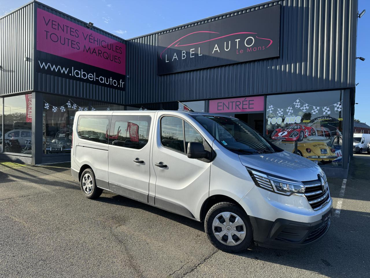 RENAULT Trafic L2 2.0 Energy dCi - 150 - S&S III COMBI Combi Zen L2H1 PHASE 3 - ميكروباص: صورة 1 RENAULT Trafic L2 2.0 Energy dCi - 150 - S&S III COMBI Combi Zen L2H1 PHASE 3 - ميكروباص: صورة 1
