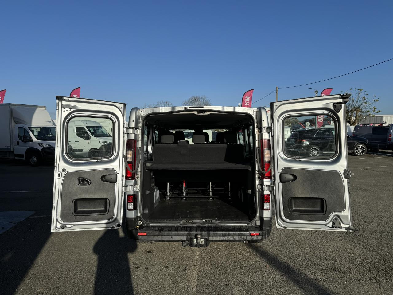 RENAULT Trafic L2 2.0 Energy dCi - 150 - S&S III COMBI Combi Zen L2H1 PHASE 3 - ميكروباص: صورة 4 RENAULT Trafic L2 2.0 Energy dCi - 150 - S&S III COMBI Combi Zen L2H1 PHASE 3 - ميكروباص: صورة 4