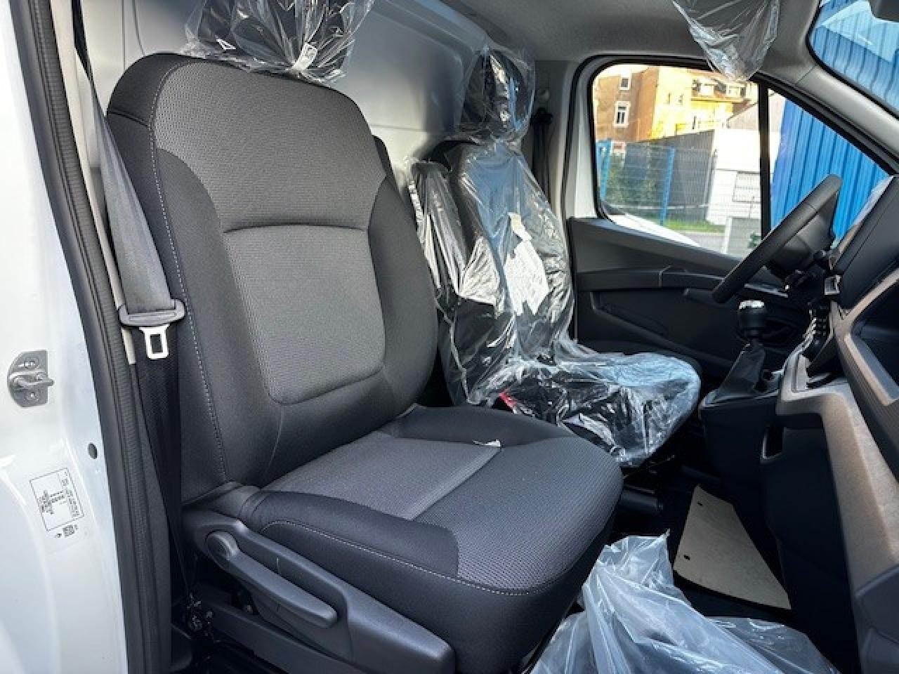 RENAULT Trafic L2H1 3000 Kg 2.0 Blue dCi - 130 L2H1 2 places - فان: صورة 4 RENAULT Trafic L2H1 3000 Kg 2.0 Blue dCi - 130 L2H1 2 places - فان: صورة 4