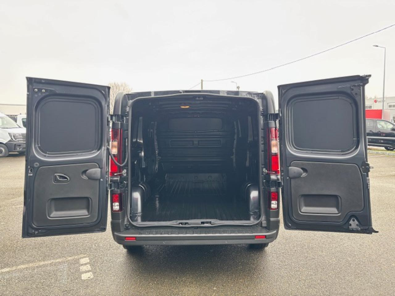 RENAULT Trafic L2H1 3000 Kg 2.0 Blue dCi - 150 2024 III FOURGON Fourgon Advance L2H1 PHASE 3 - فان: صورة 3 RENAULT Trafic L2H1 3000 Kg 2.0 Blue dCi - 150 2024 III FOURGON Fourgon Advance L2H1 PHASE 3 - فان: صورة 3