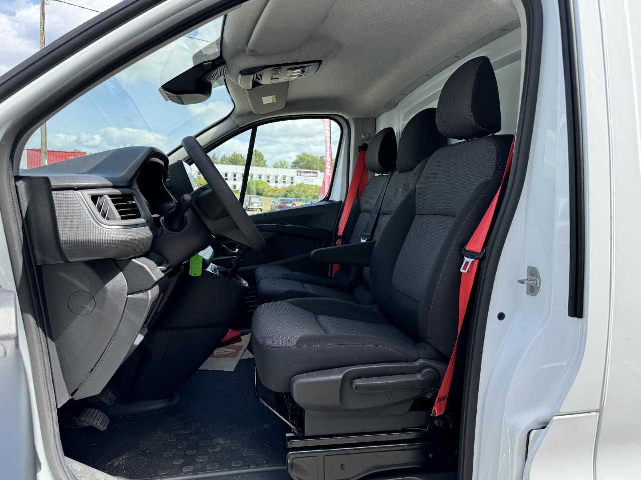 RENAULT Trafic L2H1 3000 Kg 2.0 Blue dCi - 150 2024 III FOURGON Fourgon Advance L2H1 PHASE 3 - فان: صورة 5 RENAULT Trafic L2H1 3000 Kg 2.0 Blue dCi - 150 2024 III FOURGON Fourgon Advance L2H1 PHASE 3 - فان: صورة 5