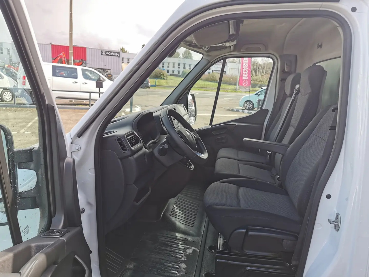 Renault Master R3500RJ L3 2.3 DCI 130CH + COFFRE CONFORT EUROVI - قلاب صغير: صورة 5 Renault Master R3500RJ L3 2.3 DCI 130CH + COFFRE CONFORT EUROVI - قلاب صغير: صورة 5