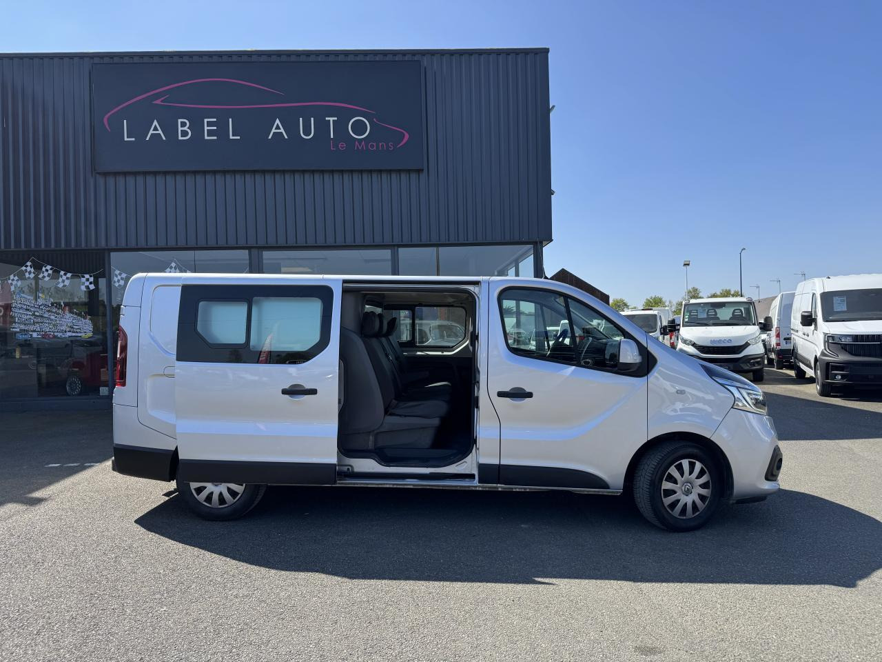 Renault Trafic L2H1 2.0 DCI 145CH CABINE APPROFONDIE 6 PLACES CONFORT EDC - الشاحنات الصغيرة كابينة مزدوجة: صورة 1 Renault Trafic L2H1 2.0 DCI 145CH CABINE APPROFONDIE 6 PLACES CONFORT EDC - الشاحنات الصغيرة كابينة مزدوجة: صورة 1