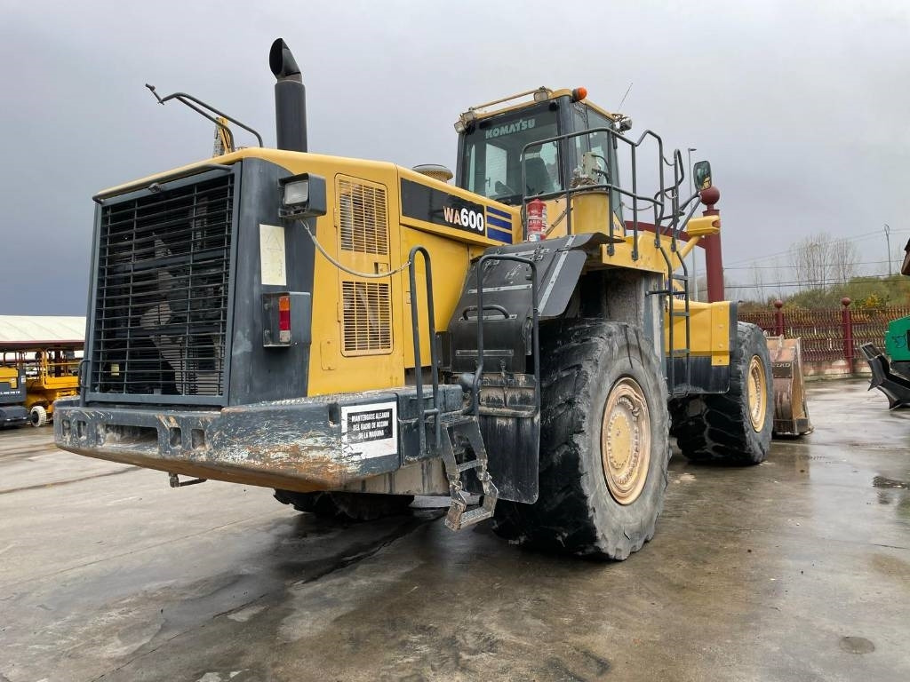 Komatsu WA 600-6 - اللودر بعجل: صورة 2 Komatsu WA 600-6 - اللودر بعجل: صورة 2