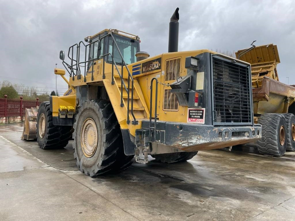 Komatsu WA 600-6 - اللودر بعجل: صورة 1 Komatsu WA 600-6 - اللودر بعجل: صورة 1