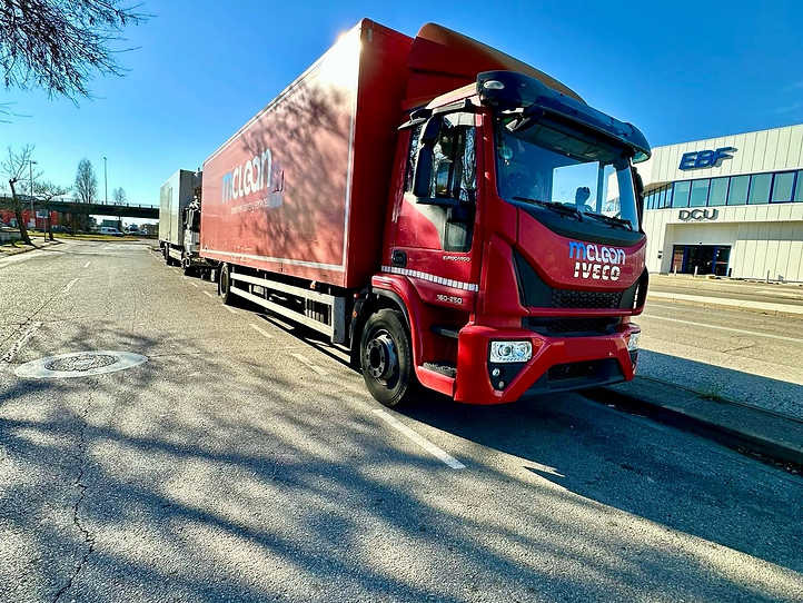 Iveco Eurocargo 160e25 - شاحنة صندوقية: صورة 1 Iveco Eurocargo 160e25 - شاحنة صندوقية: صورة 1