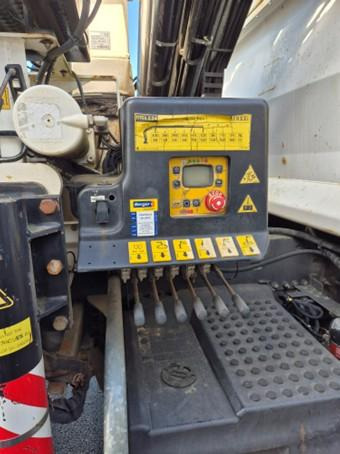Renault C version K 380 P6x4 Bi-benne Grue FASSI F195 A0.24 - شاحنة قلاب: صورة 5 Renault C version K 380 P6x4 Bi-benne Grue FASSI F195 A0.24 - شاحنة قلاب: صورة 5