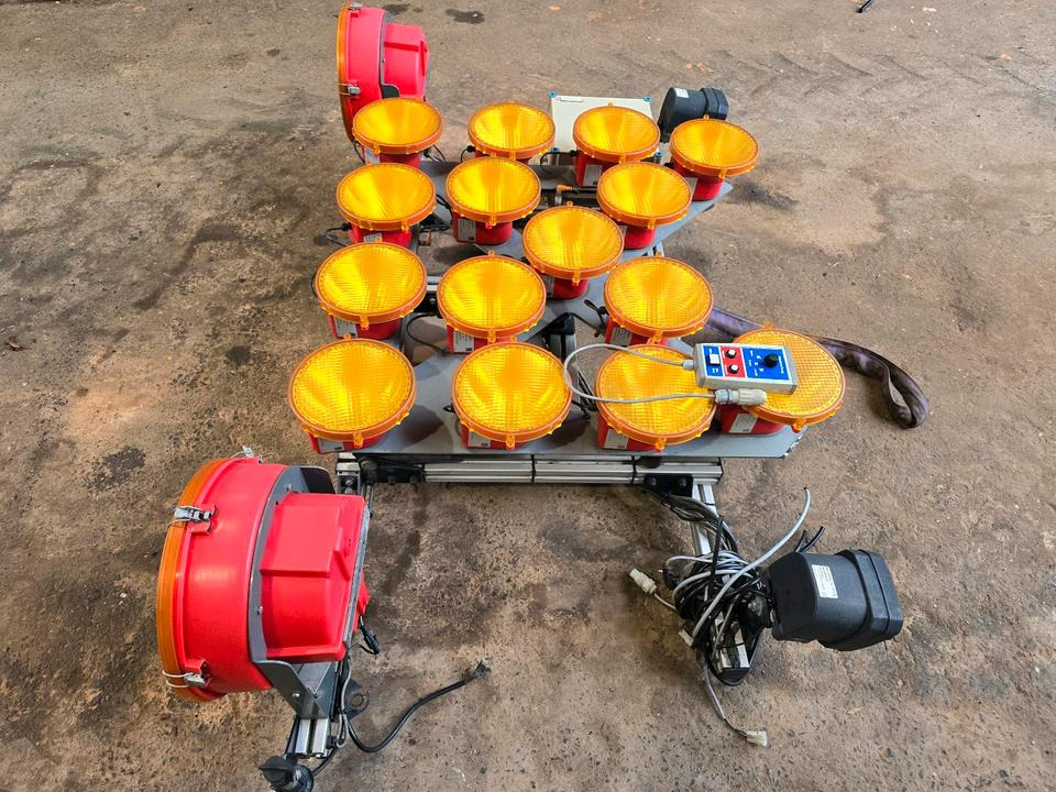 Horizont Blinkpfeinalage für Unimog mit Xenonscheinwerfer Dachträger Nissen Vz616 Funkwarnmeldeanlage passend für UGE UGN U290 U 300 400 500 405 218 219 318 319 423 427 430 527 530 Mercedes-Benz Dach - أضواء/ إضاءة - آلات الإنشاء: صورة 2 Horizont Blinkpfeinalage für Unimog mit Xenonscheinwerfer Dachträger Nissen Vz616 Funkwarnmeldeanlage passend für UGE UGN U290 U 300 400 500 405 218 219 318 319 423 427 430 527 530 Mercedes-Benz Dach - أضواء/ إضاءة - آلات الإنشاء: صورة 2