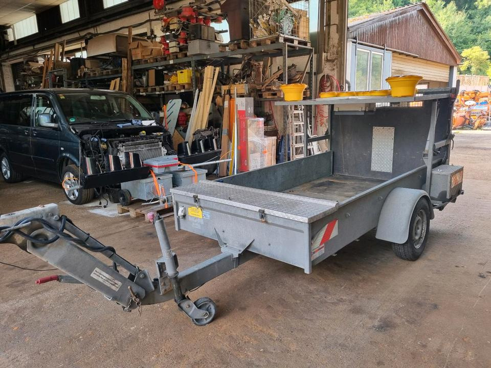 Mersch Absperrtafel Nissen VZ 616 B3 LED Ausführung Auffahrampe Verkehrsleittafel Verkehrsleitanhänger Verkehrssicherungsanhänger Horizont Trebbiner Verkehrssicherung Baustellenabsicherung Unimog Auto - معدات الانشاءات, مقطورة: صورة 4 Mersch Absperrtafel Nissen VZ 616 B3 LED Ausführung Auffahrampe Verkehrsleittafel Verkehrsleitanhänger Verkehrssicherungsanhänger Horizont Trebbiner Verkehrssicherung Baustellenabsicherung Unimog Auto - معدات الانشاءات, مقطورة: صورة 4