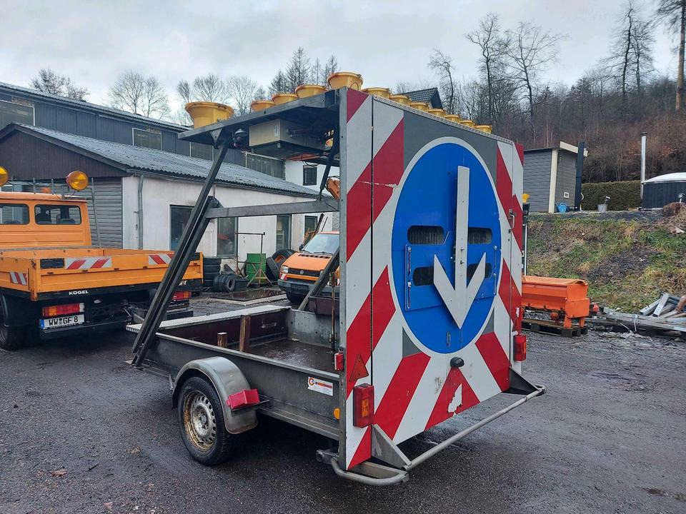 Mersch Absperrtafel Vorwarntafel Verkehrsleitanhänger vz616 nisse - مقطورة: صورة 2 Mersch Absperrtafel Vorwarntafel Verkehrsleitanhänger vz616 nisse - مقطورة: صورة 2