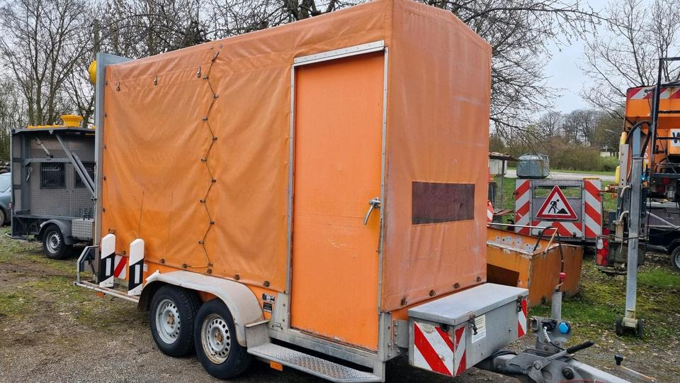 Mersch VZ 616 Absperrtafel FAT Nissen Horizont Verkehrsleittafel Verkehrsleitanhänger Verkehrssicherungsanhänger Leitanhänger - مقطورة: صورة 5 Mersch VZ 616 Absperrtafel FAT Nissen Horizont Verkehrsleittafel Verkehrsleitanhänger Verkehrssicherungsanhänger Leitanhänger - مقطورة: صورة 5