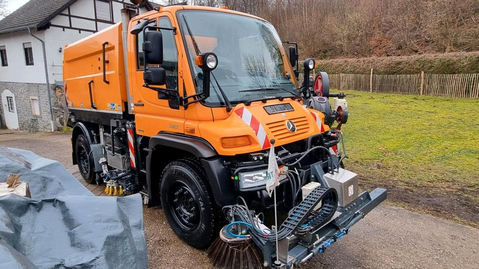 سياره كنس شوارع Unimog 9400km  U400 405 Kehrmaschine SK 370 Schmidt Mercedes Benz Variopilot Kehraufbau Hydrostat 2011 Bluetec 5: صورة 6