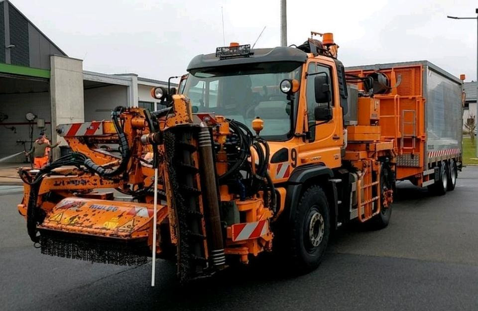 Unimog U527 mit Mulag Saugmähkombination SB 600 MFK 600 Abschiebewagen Mercedes-Benz Böschungsmäher Böschungsmulcher Hangmäher 530 U 527 535 430 405 427 Abschieber Mähanhänger Dücker - سيارة خدمات/ سيارة خاصة: صورة 2 Unimog U527 mit Mulag Saugmähkombination SB 600 MFK 600 Abschiebewagen Mercedes-Benz Böschungsmäher Böschungsmulcher Hangmäher 530 U 527 535 430 405 427 Abschieber Mähanhänger Dücker - سيارة خدمات/ سيارة خاصة: صورة 2
