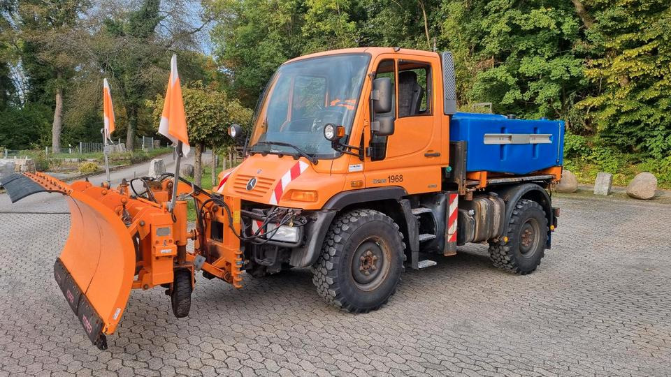 Zu Vermieten Unimog U 290 300 400 500 mit Winterdienstausstattung Schmidt Stratos Schneepflug Mercedes Benz - جرافة ثلج: صورة 1 Zu Vermieten Unimog U 290 300 400 500 mit Winterdienstausstattung Schmidt Stratos Schneepflug Mercedes Benz - جرافة ثلج: صورة 1