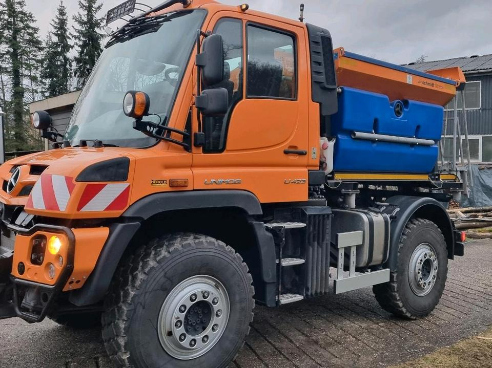 Zu vermieten Unimog 405 U423 Winterdienst Schmidt Salzstreuer 423 429 430 Mercedes Benz 318 527 Vermietung - جرافة ثلج: صورة 2 Zu vermieten Unimog 405 U423 Winterdienst Schmidt Salzstreuer 423 429 430 Mercedes Benz 318 527 Vermietung - جرافة ثلج: صورة 2