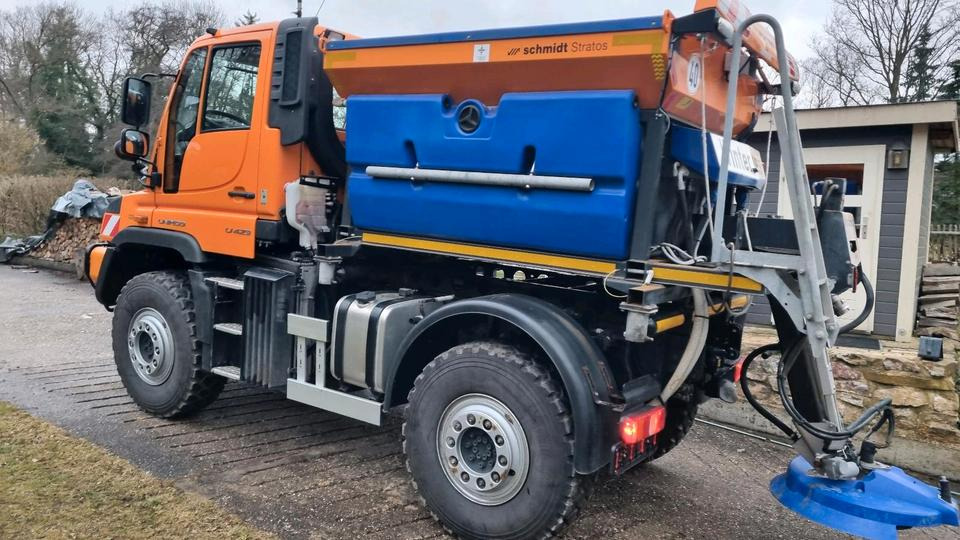 Zu vermieten Unimog 405 U423 Winterdienst Schmidt Salzstreuer 423 429 430 Mercedes Benz 318 527 Vermietung - جرافة ثلج: صورة 3 Zu vermieten Unimog 405 U423 Winterdienst Schmidt Salzstreuer 423 429 430 Mercedes Benz 318 527 Vermietung - جرافة ثلج: صورة 3