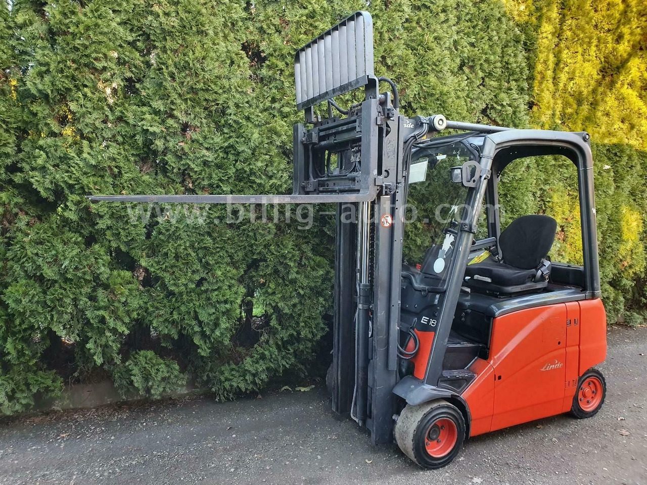 Linde E18 PH 4-Rad Seitenschieber*Zinkenverstellung* - رافعة شوكية كهربائية: صورة 1 Linde E18 PH 4-Rad Seitenschieber*Zinkenverstellung* - رافعة شوكية كهربائية: صورة 1