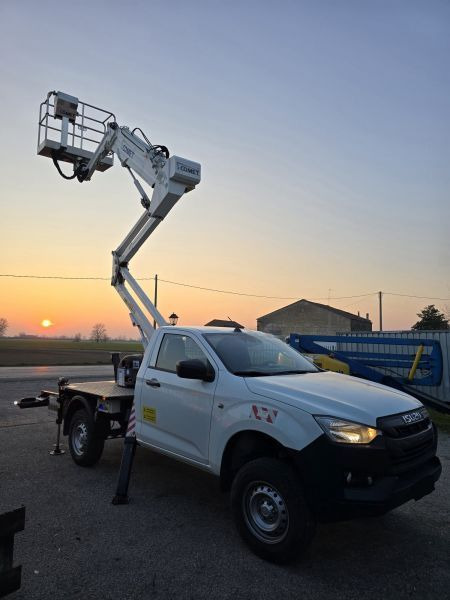 Isuzu D-Max 4x4 podnośnik koszowy 16 m Comet New Eurosky bucket truck boom lift - منصة محمولة مثبتة على الشاحنة: صورة 5 Isuzu D-Max 4x4 podnośnik koszowy 16 m Comet New Eurosky bucket truck boom lift - منصة محمولة مثبتة على الشاحنة: صورة 5