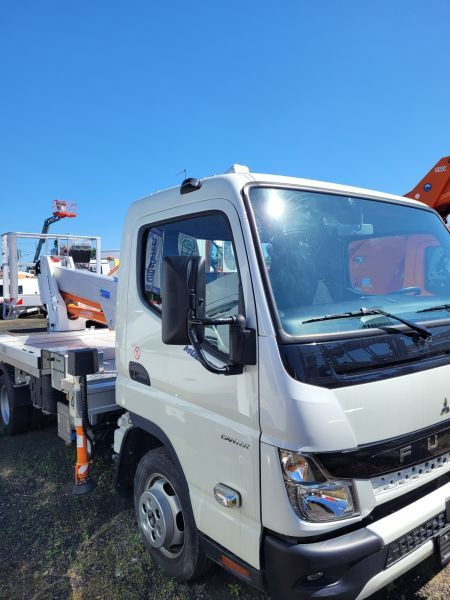 Mitsubishi Canter Fuso 3C13 podnośnik koszowy 20 m Multitel MXE200 - منصة محمولة مثبتة على الشاحنة: صورة 3 Mitsubishi Canter Fuso 3C13 podnośnik koszowy 20 m Multitel MXE200 - منصة محمولة مثبتة على الشاحنة: صورة 3