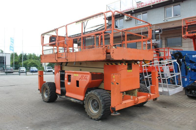 Podnośnik nożycowy 4x4 terenowy 15 m JLG 4394 RT - مرفاع مقصي: صورة 2 Podnośnik nożycowy 4x4 terenowy 15 m JLG 4394 RT - مرفاع مقصي: صورة 2