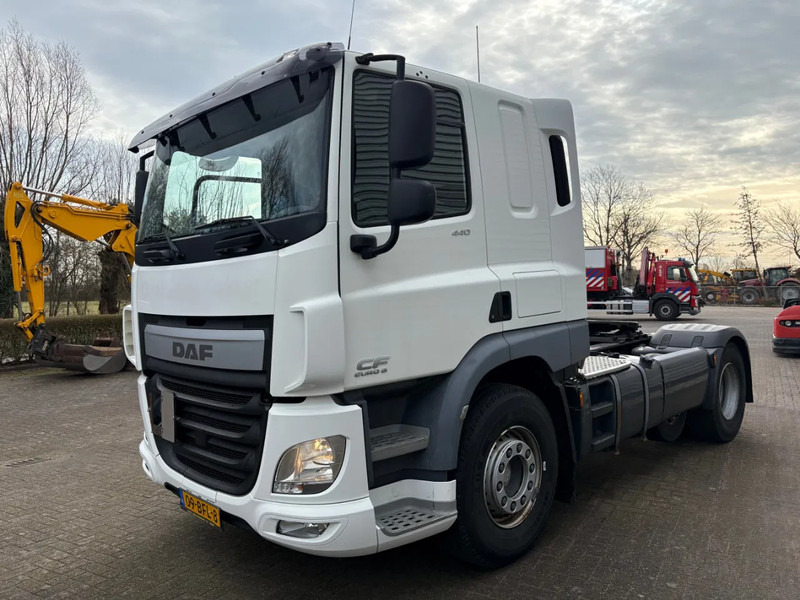 DAF CF 440 6x2 / HOLLAND TRUCK / LOW KM / NEW APK - TUV / BULK COMPRESSOR / ADR I II III / - مقطورة السحب: صورة 2 DAF CF 440 6x2 / HOLLAND TRUCK / LOW KM / NEW APK - TUV / BULK COMPRESSOR / ADR I II III / - مقطورة السحب: صورة 2