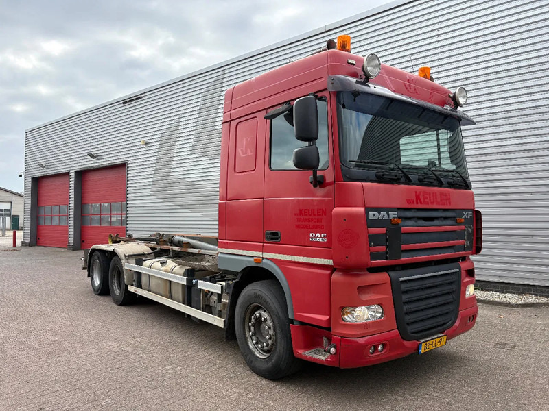 DAF XF 105 . 410 / 6X2 / MULTILIFT XR 26S61 / APK - TUV OKTOBER 2025 / EURO 5 / AUTOMAAT / - شاحنة برافعة خطافية: صورة 1 DAF XF 105 . 410 / 6X2 / MULTILIFT XR 26S61 / APK - TUV OKTOBER 2025 / EURO 5 / AUTOMAAT / - شاحنة برافعة خطافية: صورة 1