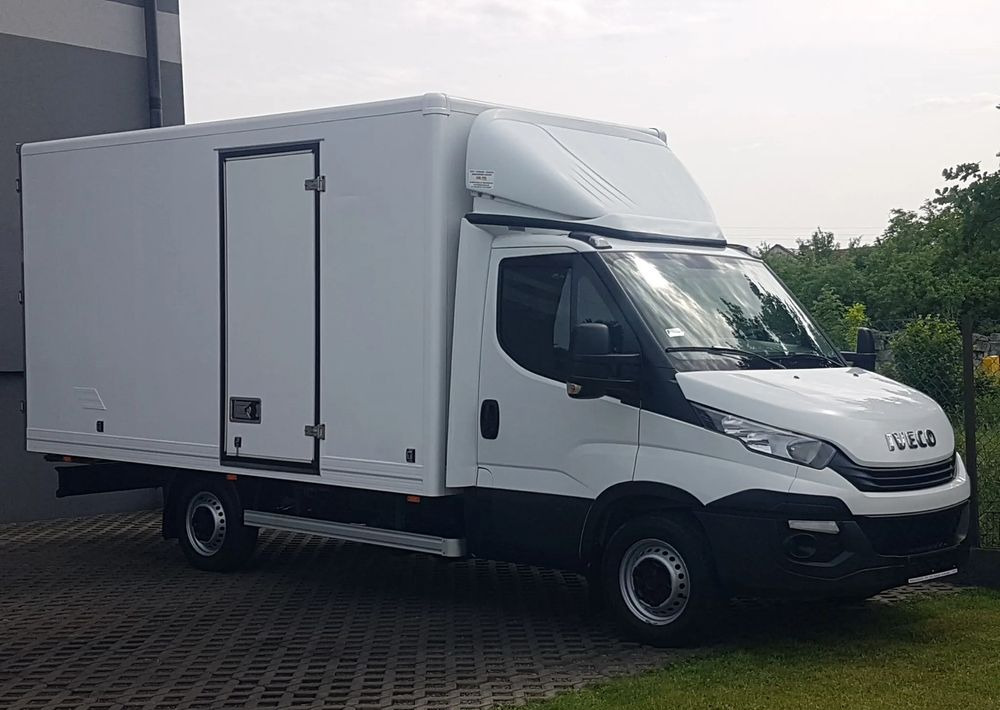 Iveco DAILY 3,0 KLIMA 8EP KONTENER 4,22x2,10x2,11 AC KRAJOWY DMC 3500 KG 35-150 - شاحنة بصندوق مغلق: صورة 1 Iveco DAILY 3,0 KLIMA 8EP KONTENER 4,22x2,10x2,11 AC KRAJOWY DMC 3500 KG 35-150 - شاحنة بصندوق مغلق: صورة 1