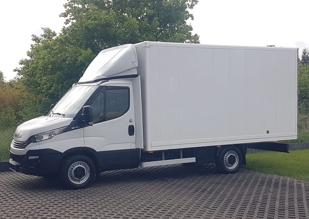 Iveco DAILY 3,0 KLIMA 8EP KONTENER 4,22x2,10x2,11 AC KRAJOWY DMC 3500 KG 35S15 - شاحنة بصندوق مغلق: صورة 2 Iveco DAILY 3,0 KLIMA 8EP KONTENER 4,22x2,10x2,11 AC KRAJOWY DMC 3500 KG 35S15 - شاحنة بصندوق مغلق: صورة 2